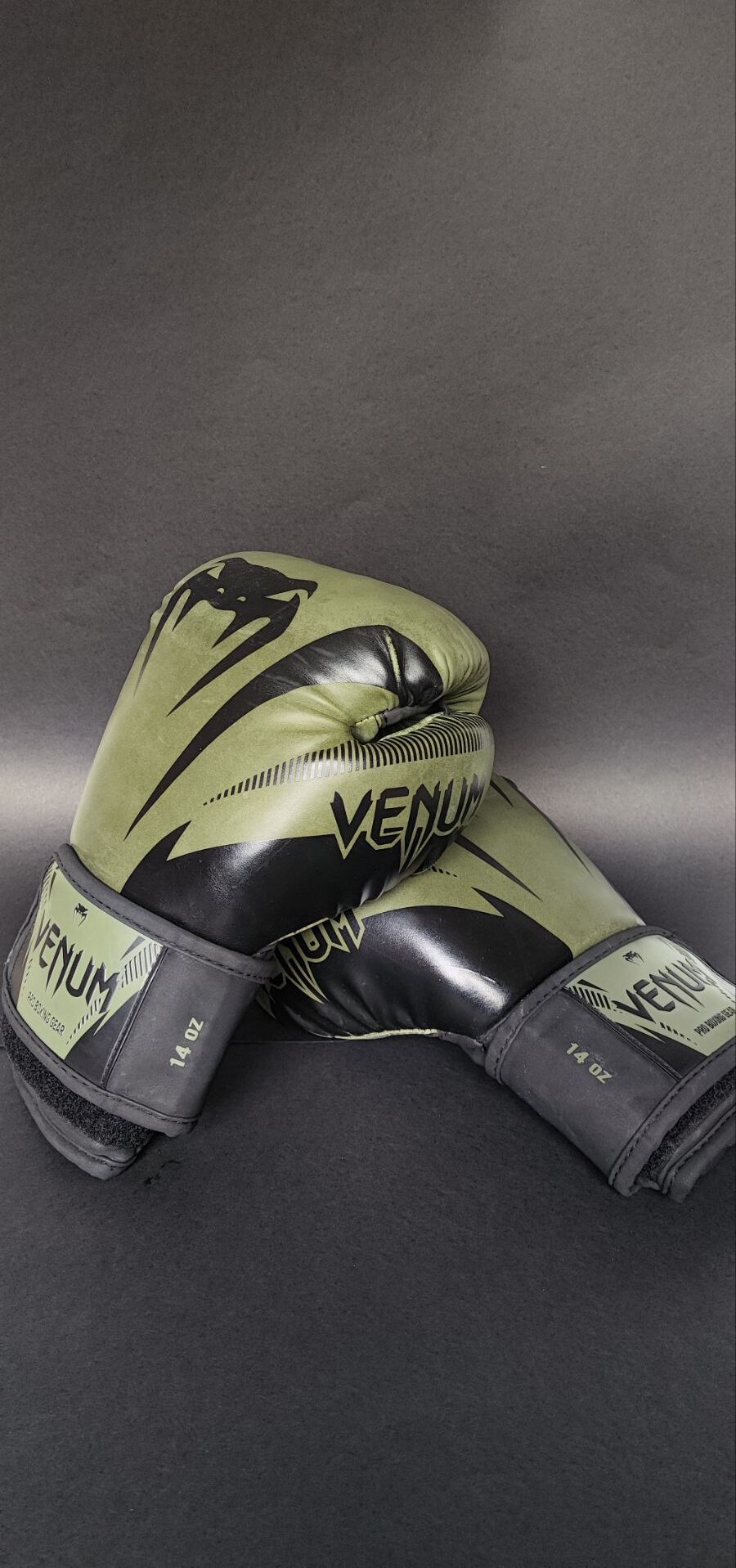 Review en profundidad de los Venum Impact, guantes de boxeo.